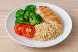 Ernährungsplan für Muskelaufbau: Protein, Energie und Timing 2 Ernährungsplan für Muskelaufbau - Gesunder Teller