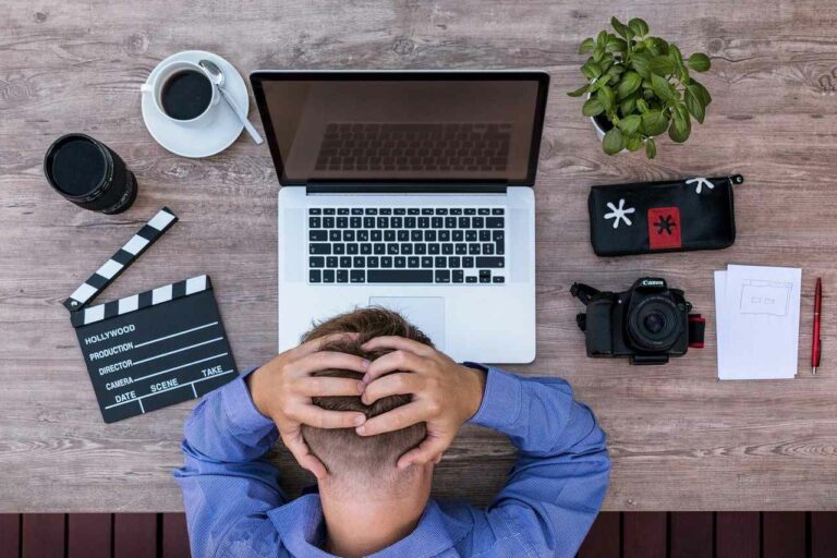 Spannungskopfschmerz: Was Stress damit zu tun hat — und was nicht - mediclife.de