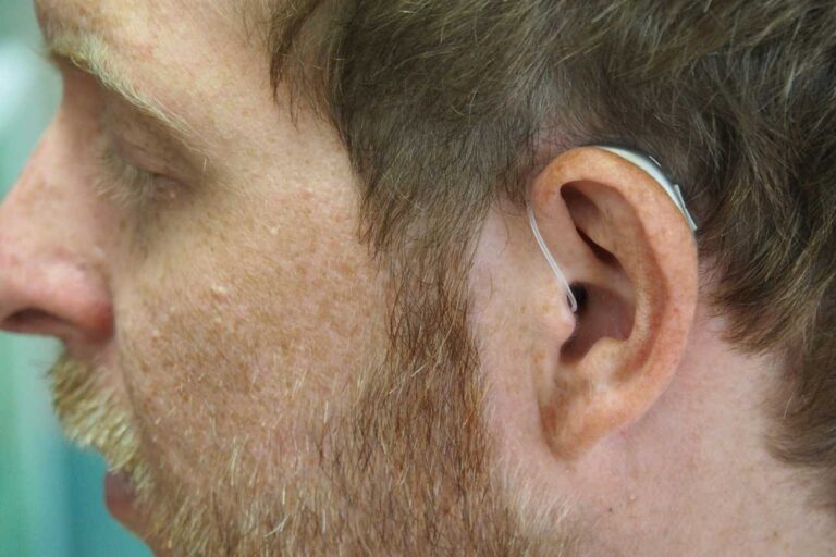 Tinnitus-Therapie – Ursachen, Behandlung & Tipps - mediclife.de
